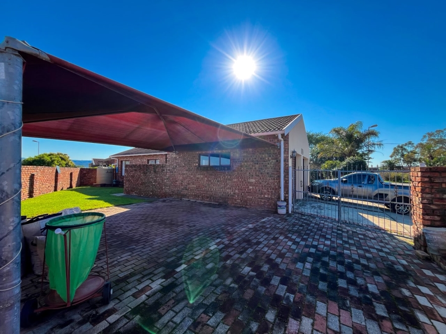3 Bedroom Property for Sale in Strelitzia Park Eastern Cape